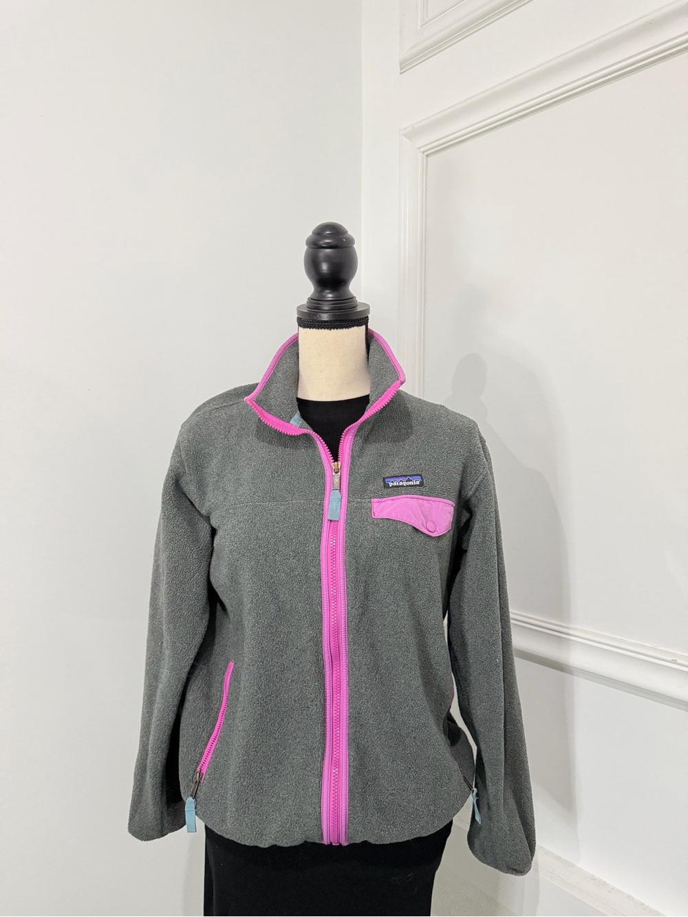 Patagonia synchilla Gray Fleece Jacket with Pink Trim and Zip